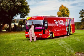 Daisy Dee Style Revival bus