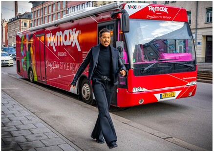 Celebrity Jorge González Bus
